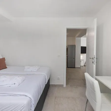 1 Bedroom Cozy In Apartment *