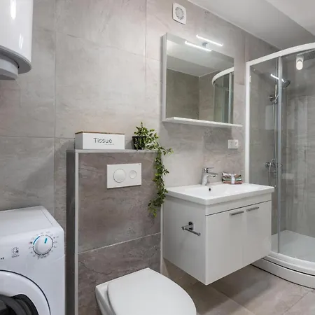 1 Bedroom Cozy In *