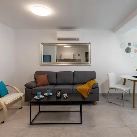 Apartment 1 Bedroom Cozy In